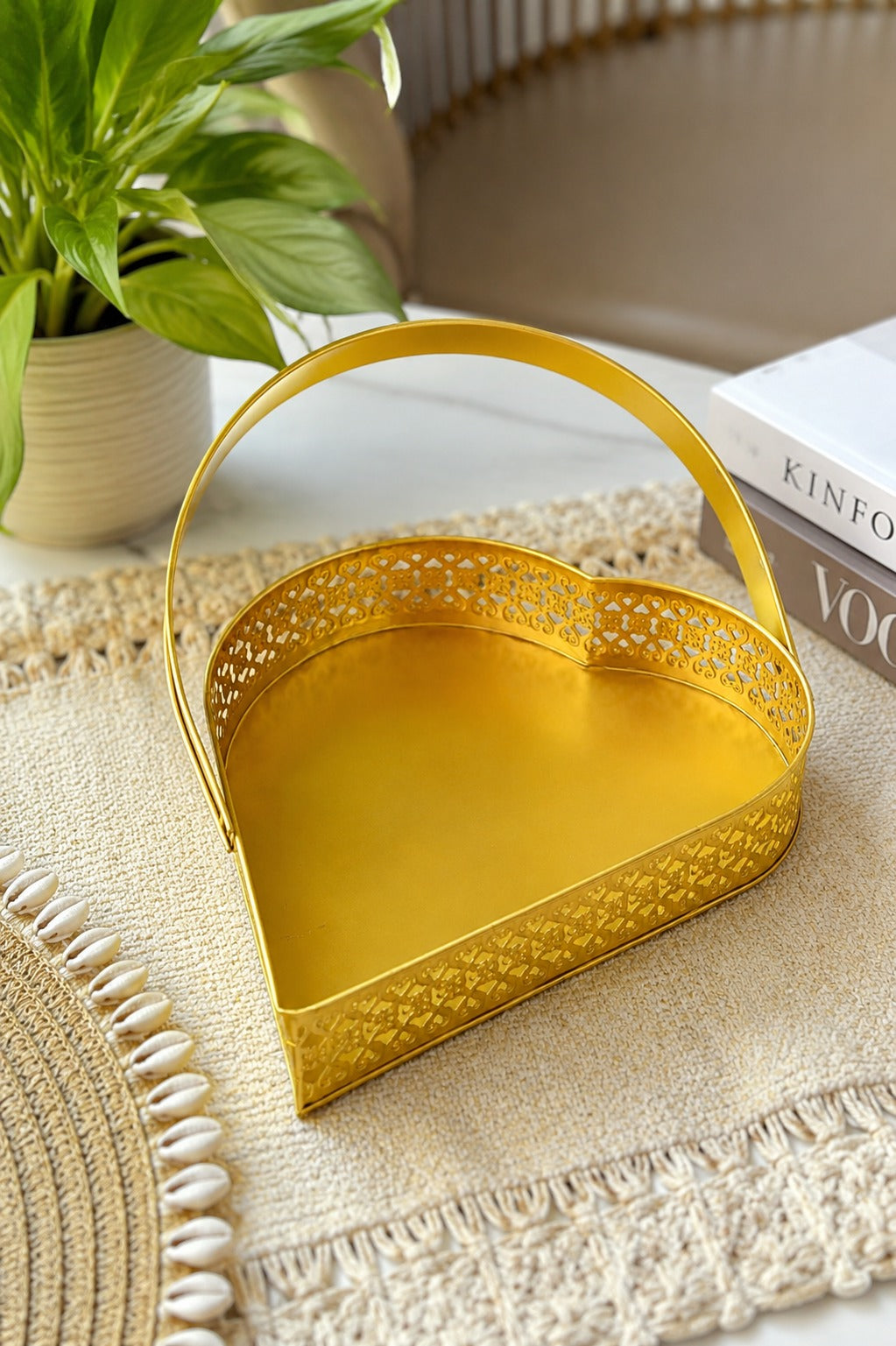 Premium Extra Large Heart-Shaped Metal Gift Hamper Basket with Handle | Decorative Gold Serving Tray for Dry Fruits, Chocolates, Gifts & Festive Hampers | Luxury Organizer for Home Décor, Weddings & Diwali