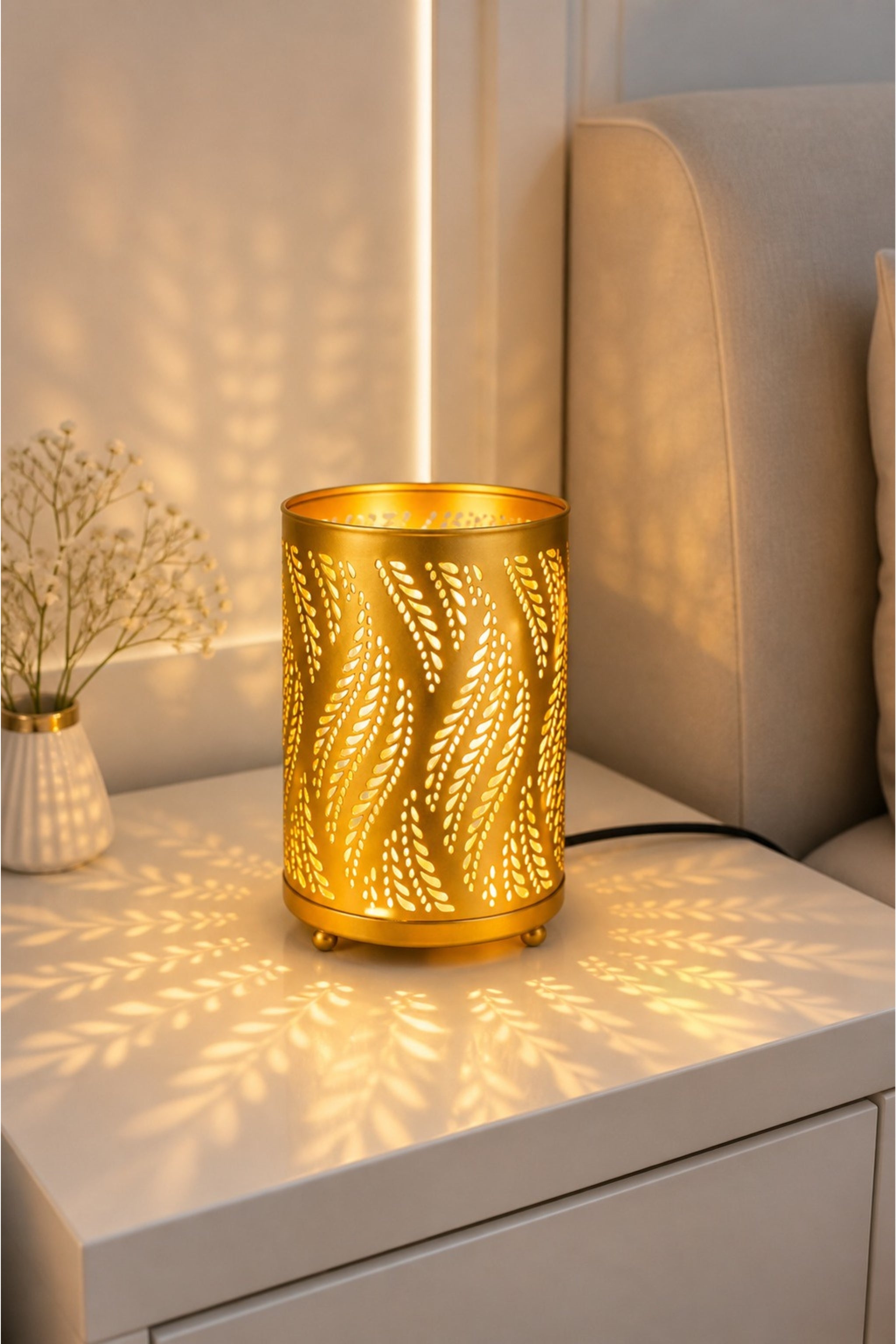 Leaf Pattern Electric Diffuser Lamp | Metal Aroma Burner with Warm Light Projection for Home Décor & Relaxation