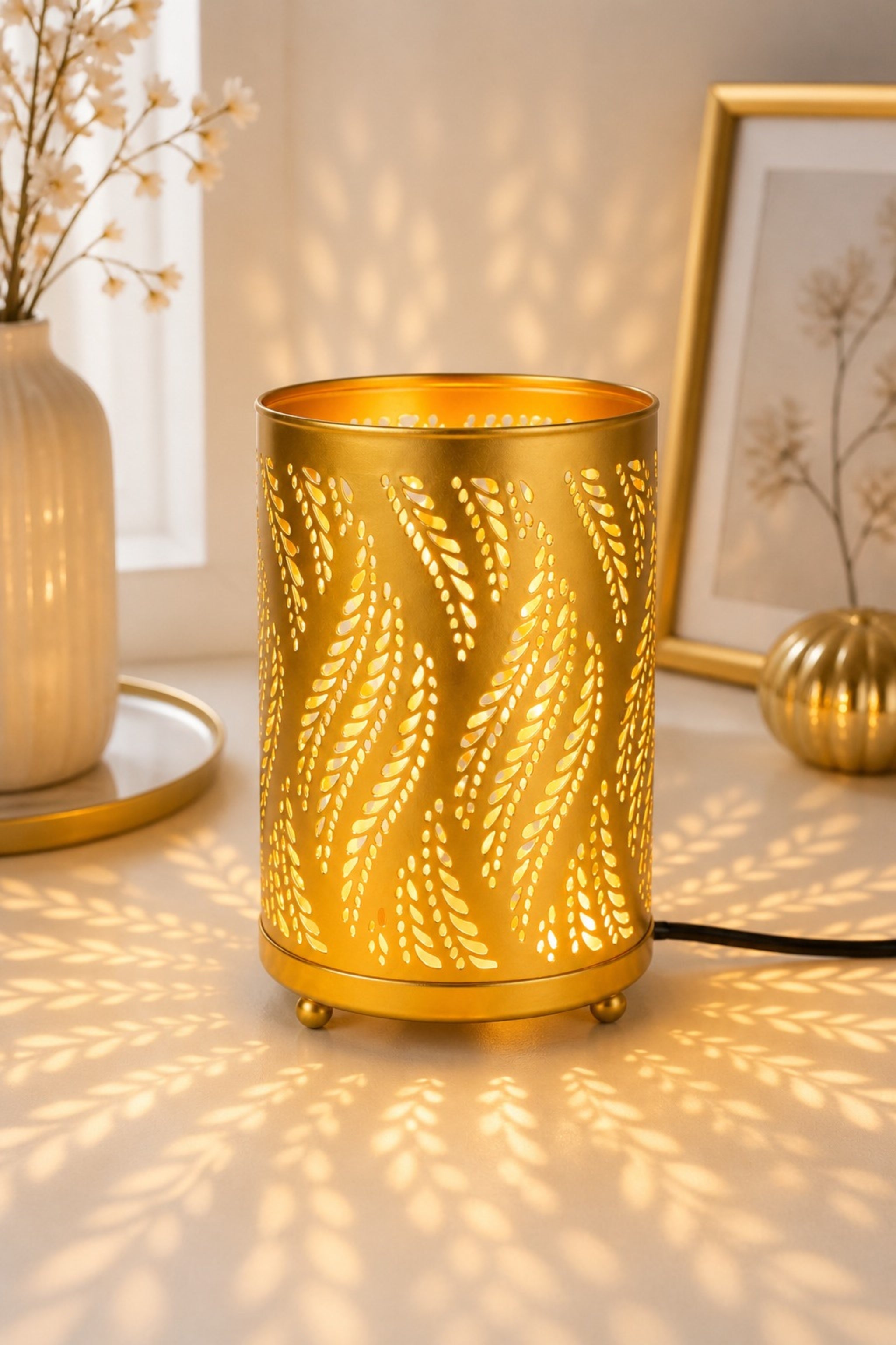 Leaf Pattern Electric Diffuser Lamp | Metal Aroma Burner with Warm Light Projection for Home Décor & Relaxation