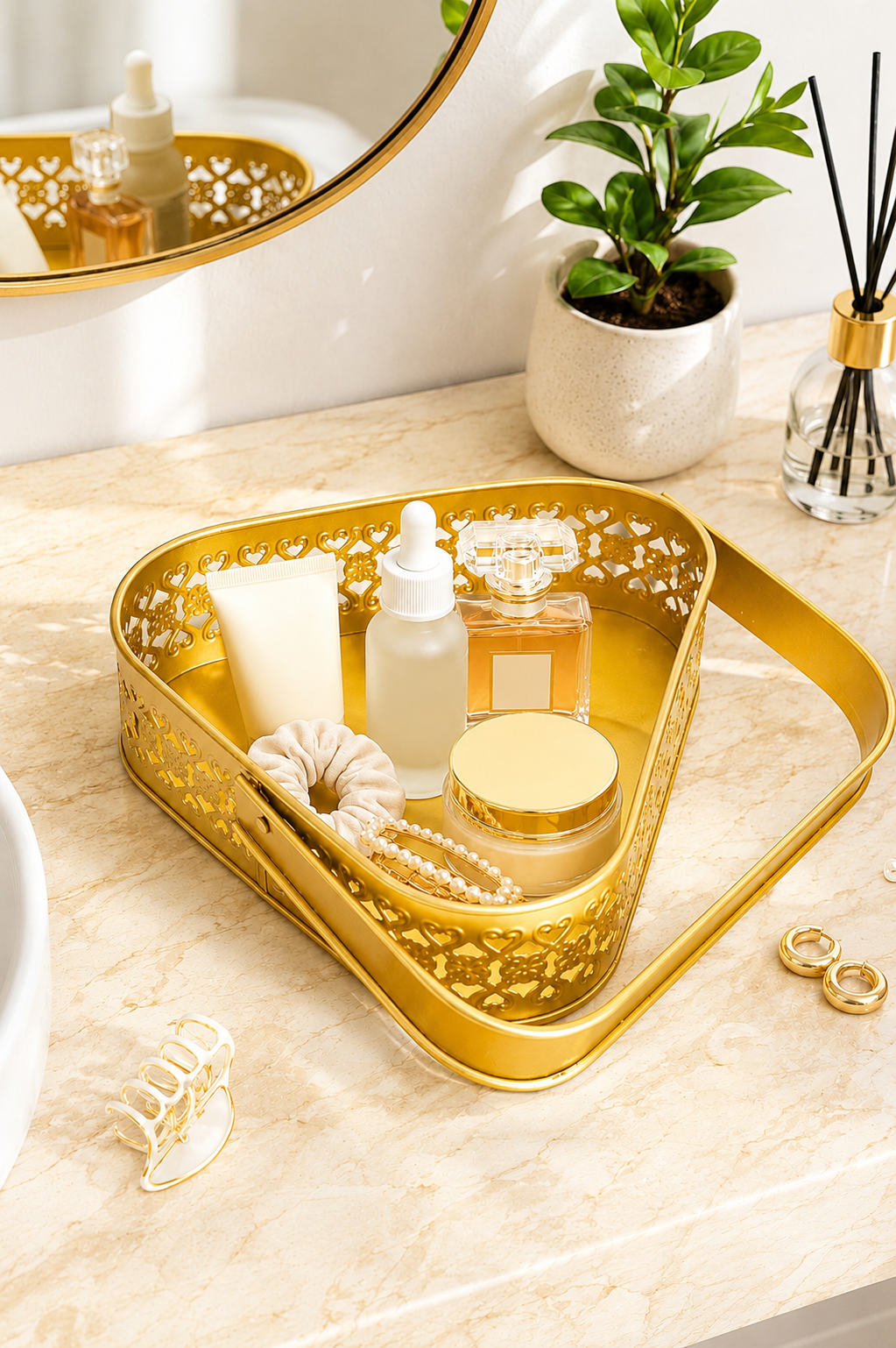 Premium Triangle Metal Basket with Handle (Small) | Decorative Gold Serving Basket | Gift Hamper Basket | Fruit & Dry Fruit Basket | Metal Organizer Tray for Home Décor