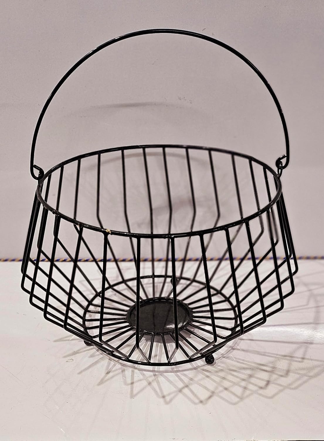 Modern Metal Fruit Basket with Handle | Round Wire Storage Basket | Kitchen & Dining Table Organizer