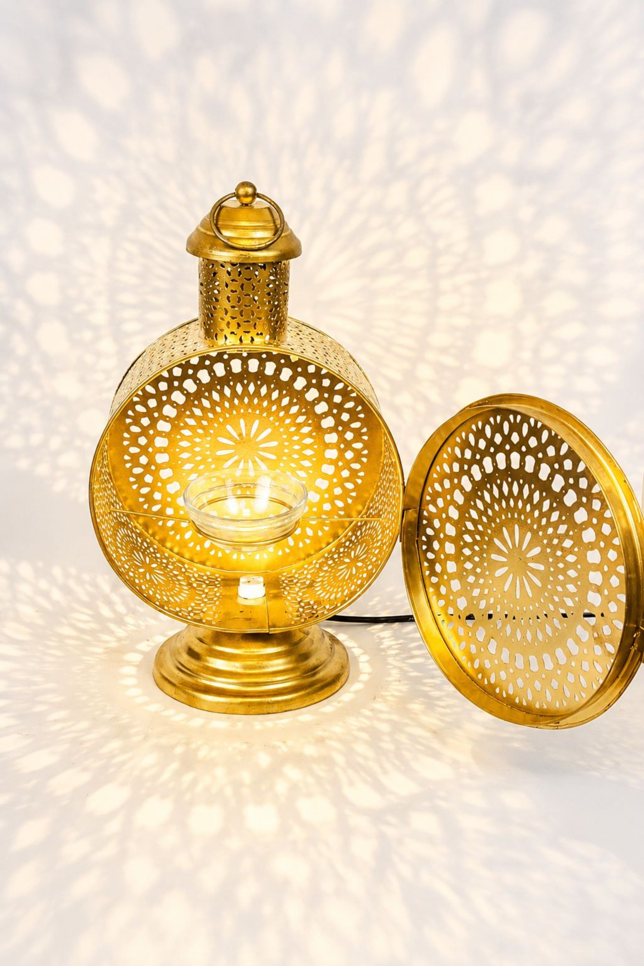 Premium Round Metal Aroma Diffuser Lamp with Essential Oil | Decorative Cutwork Electric Burner | Warm Ambient Light Aromatherapy Diffuser | Luxury Fragrance Lamp for Home Décor & Gifting