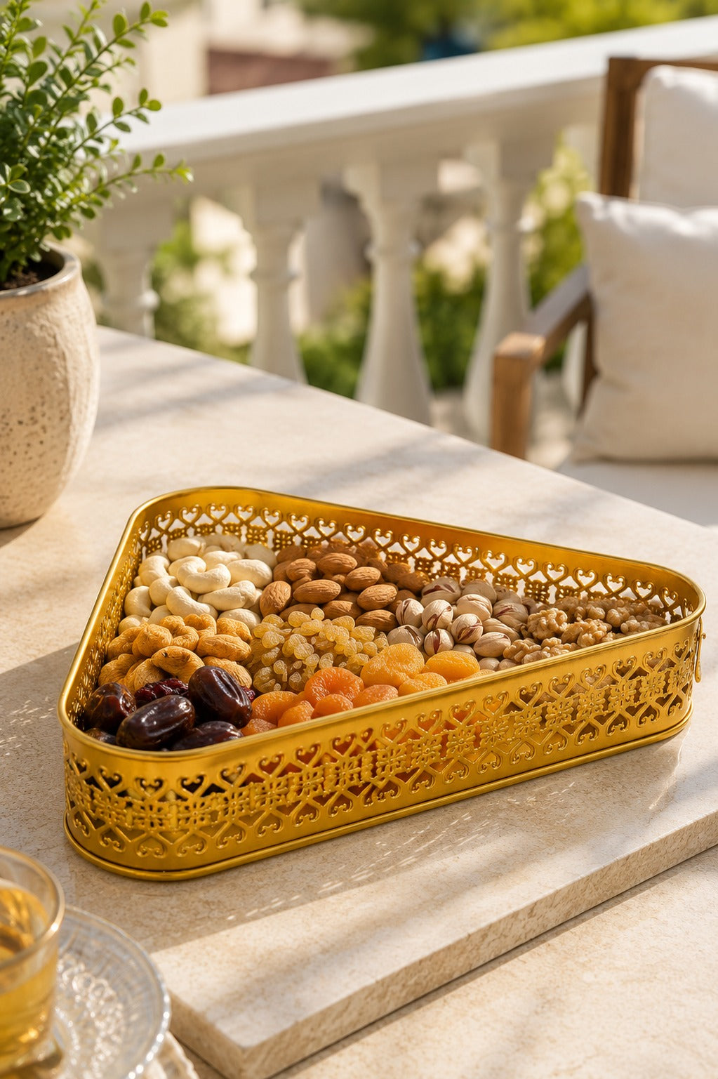 Premium Triangle Metal Basket with Handle (Large) | Decorative Gold Serving Basket | Gift Hamper Basket | Dry Fruit, Snacks & Organizer Tray | Metal Storage Basket for Home Décor