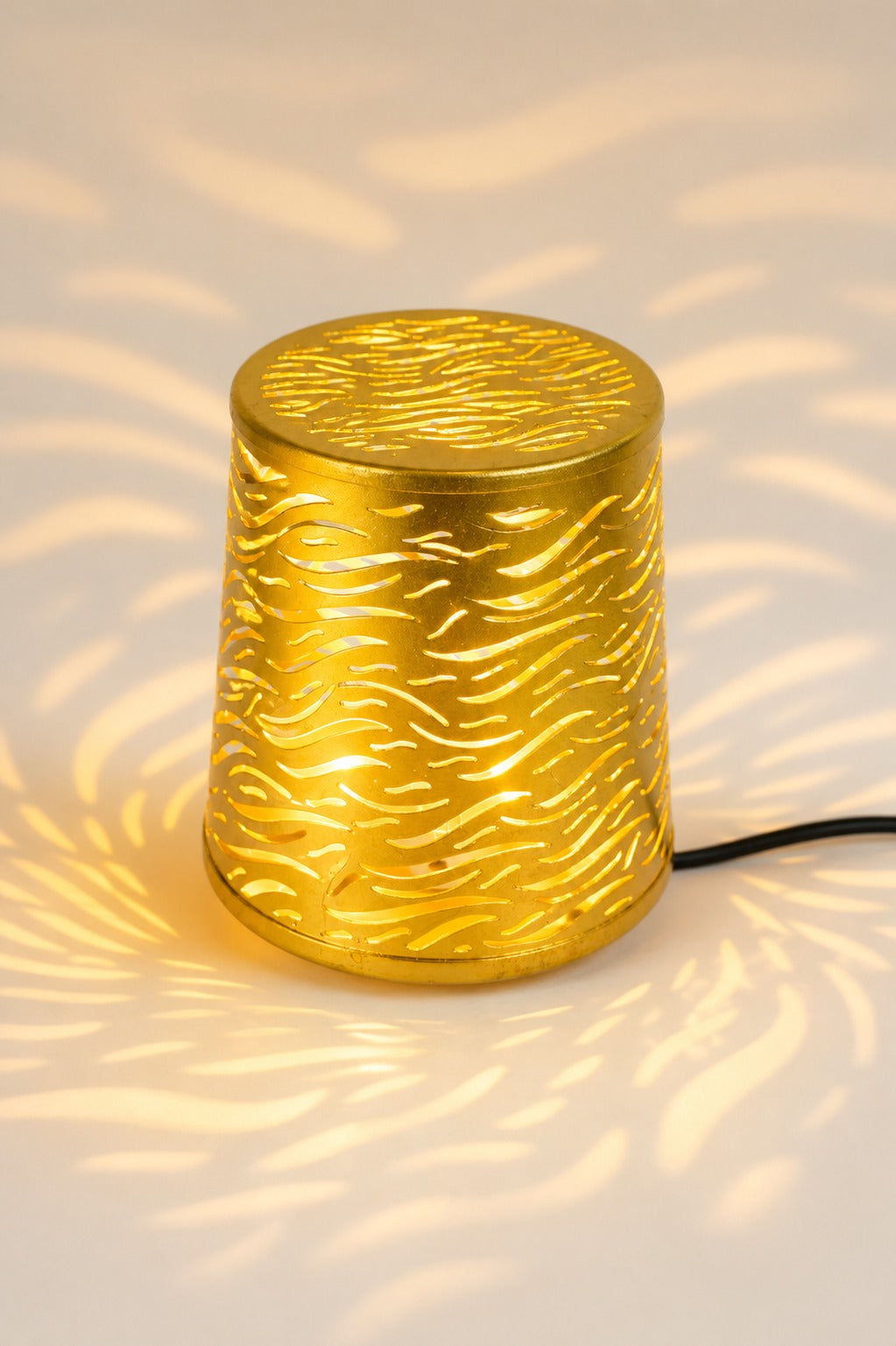 Electric Metal Aroma Diffuser Lamp With Glass Bowl | Premium Cutwork Design | Home Decor & Fragrance Burner With Free 10 Ml Aroma Oil & 2 Bulbs