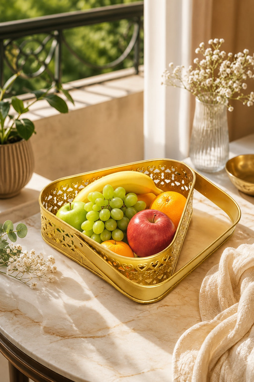 Premium Triangle Metal Basket with Handle (Small) | Decorative Gold Serving Basket | Gift Hamper Basket | Fruit & Dry Fruit Basket | Metal Organizer Tray for Home Décor