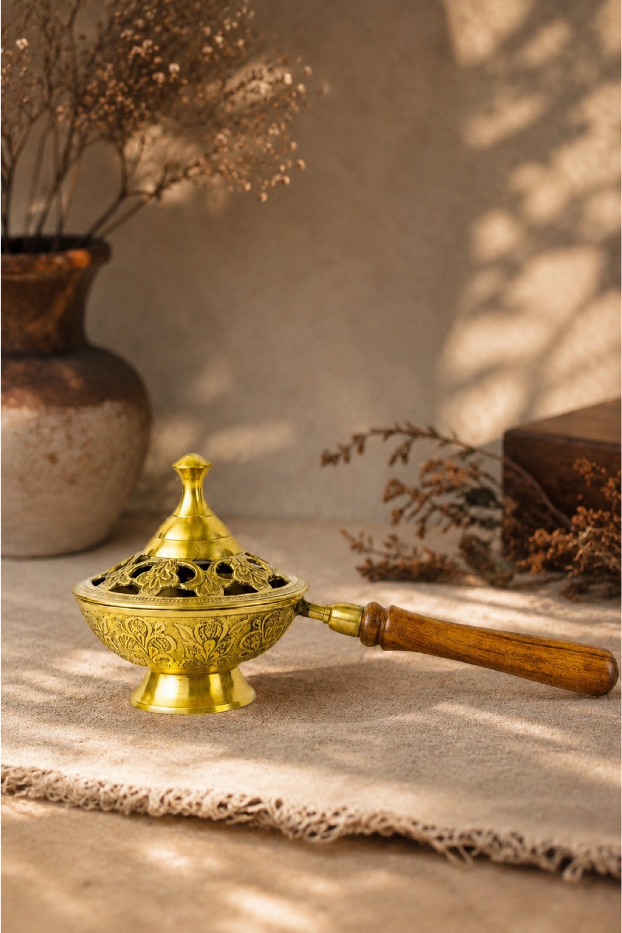 Premium Brass Loban Burner with Wooden Handle | Handcrafted Brass Dhoop Dani for Loban, Sambrani Cups, Bakhoor, Camphor & Resin Incense | Antique Floral Brass Incense Burner for Home Temple, Meditation & Gifting