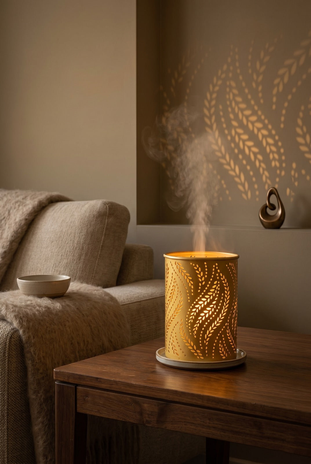 Leaf Pattern Electric Diffuser Lamp | Metal Aroma Burner with Warm Light Projection for Home Décor & Relaxation