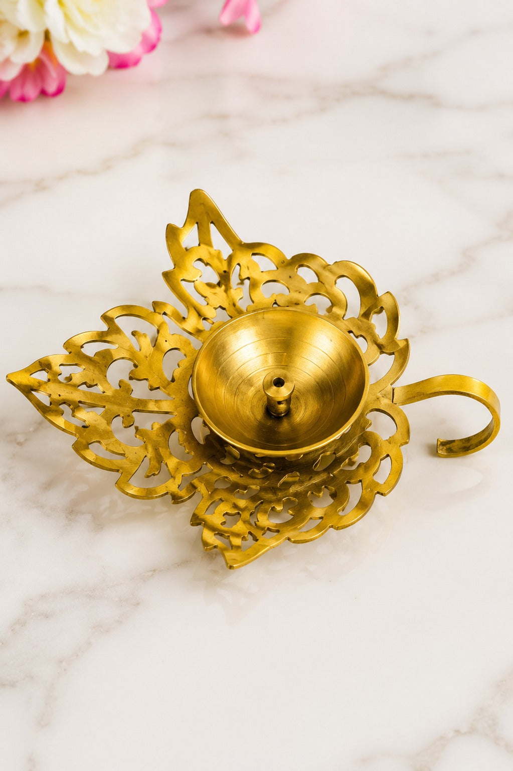 Metal Leaf Diya | Decorative Metal Oil Lamp with Elegant Leaf Design | Traditional Pooja Deepak for Home Temple, Diwali Décor & Festive Gifting