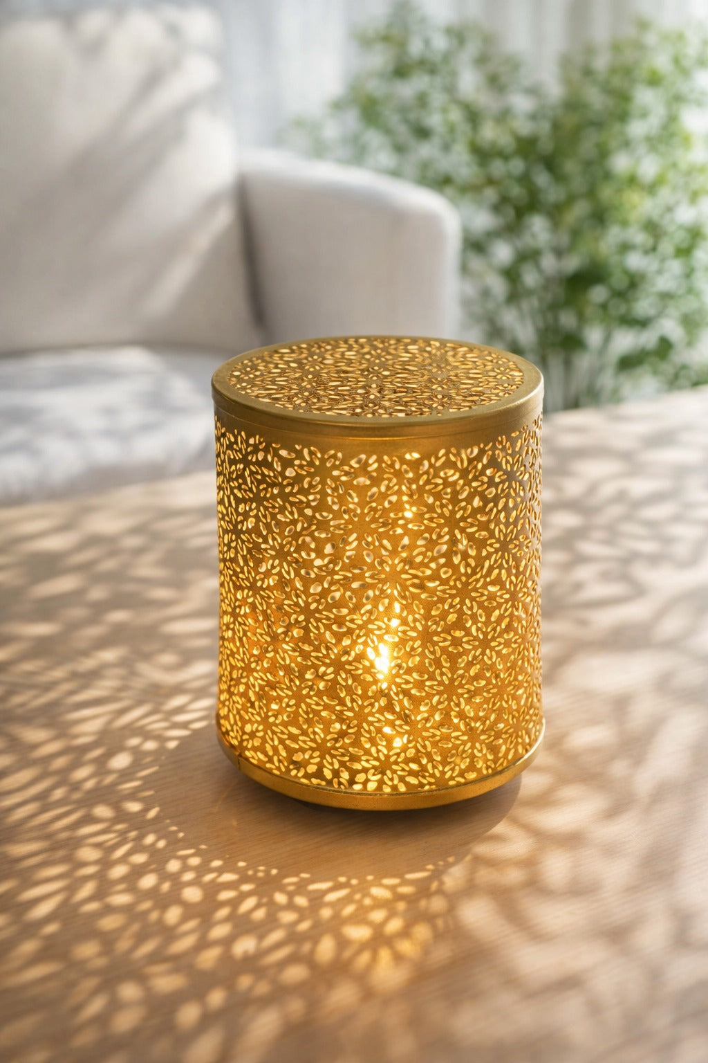 Metal Electric Aroma Diffuser Burner | Moroccan Cutwork Bulb Heat Oil Warmer Lamp | Fragrance Diffuser for Home, Office, Spa & Meditation | Free 10 ml Aroma Oil Included